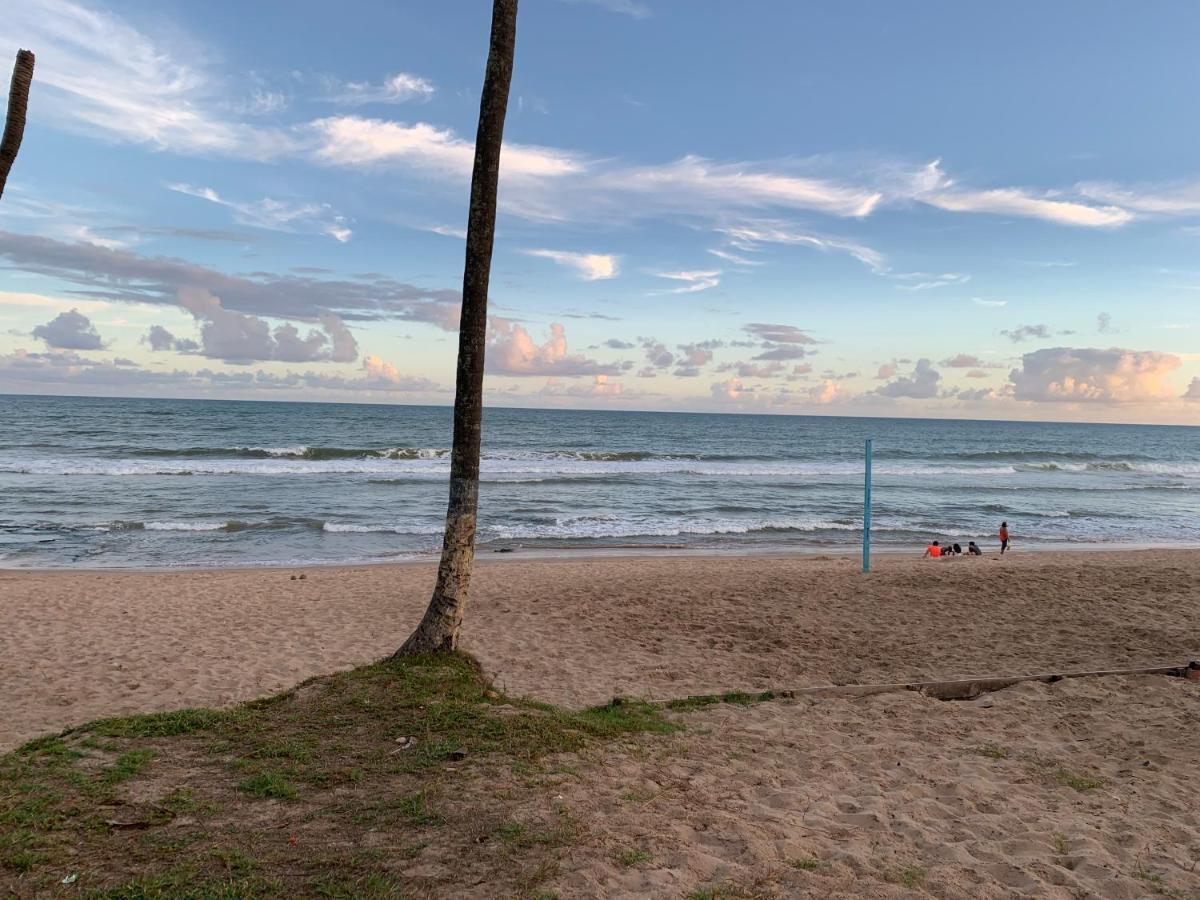 Casa De Temporada 4 Quartos Sendo 2 Suites Em Vilas Do Atlantico - 200 M Da Praia E 6 Km Da Capital 劳鲁-迪弗雷塔斯 外观 照片