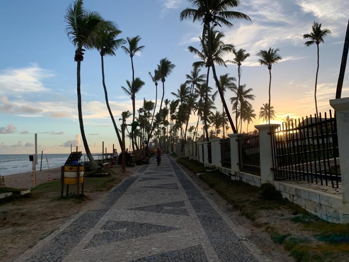 Casa De Temporada 4 Quartos Sendo 2 Suites Em Vilas Do Atlantico - 200 M Da Praia E 6 Km Da Capital 劳鲁-迪弗雷塔斯 外观 照片